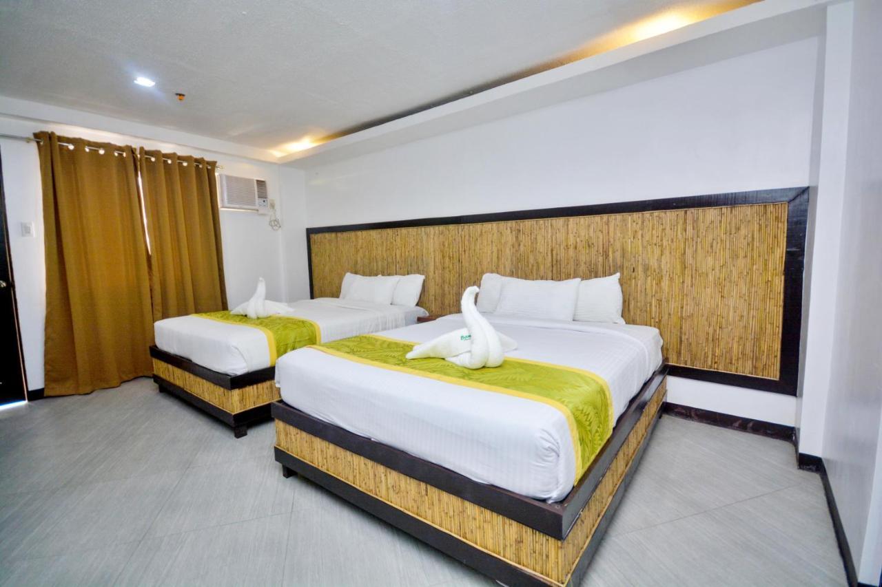 Bamboo Beach Resort & Restaurant Manoc-Manoc Buitenkant foto