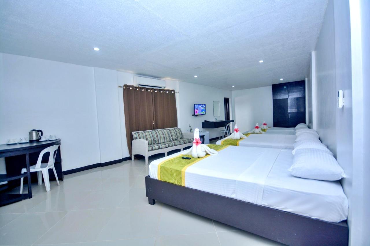 Bamboo Beach Resort & Restaurant Manoc-Manoc Buitenkant foto