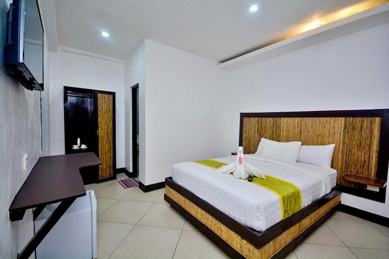 Bamboo Beach Resort & Restaurant Manoc-Manoc Buitenkant foto