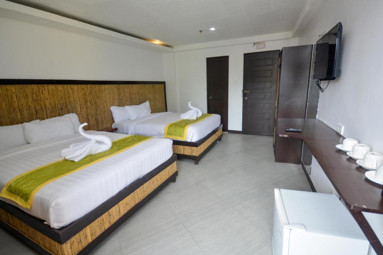 Bamboo Beach Resort & Restaurant Manoc-Manoc Buitenkant foto