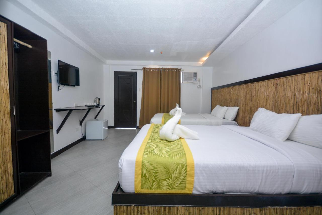 Bamboo Beach Resort & Restaurant Manoc-Manoc Buitenkant foto