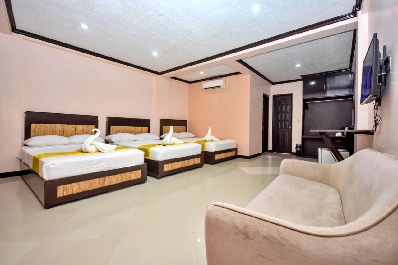Bamboo Beach Resort & Restaurant Manoc-Manoc Buitenkant foto