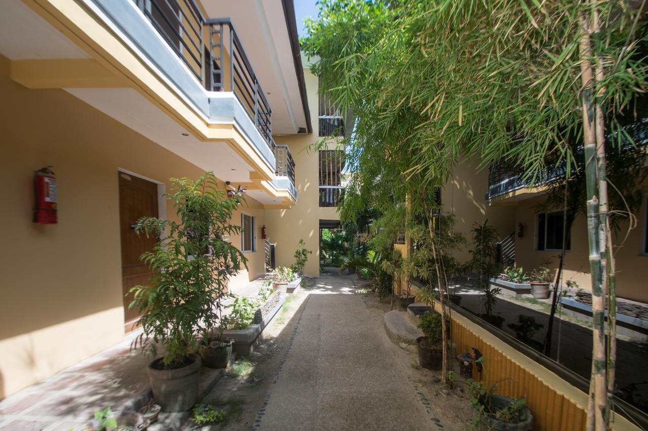 Bamboo Beach Resort & Restaurant Manoc-Manoc Buitenkant foto
