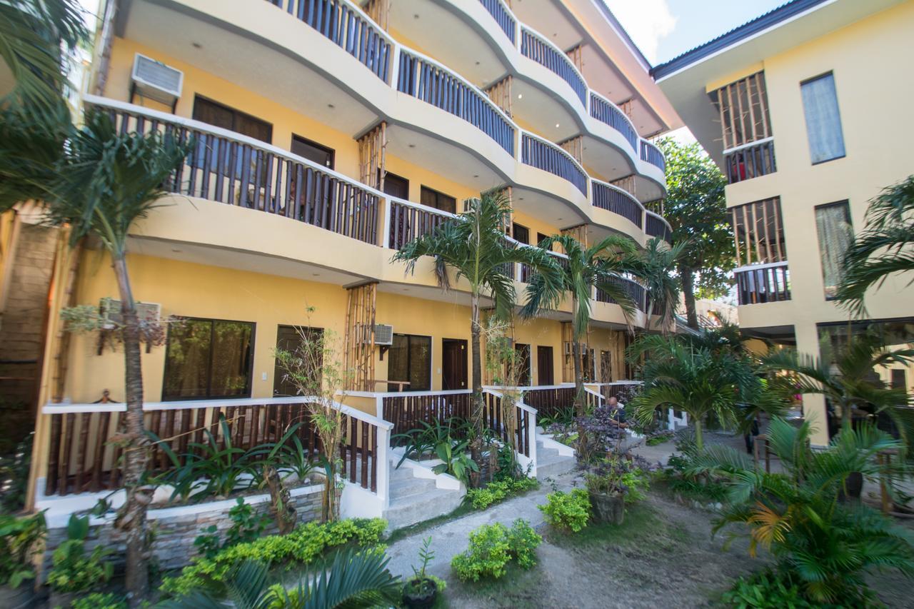 Bamboo Beach Resort & Restaurant Manoc-Manoc Buitenkant foto