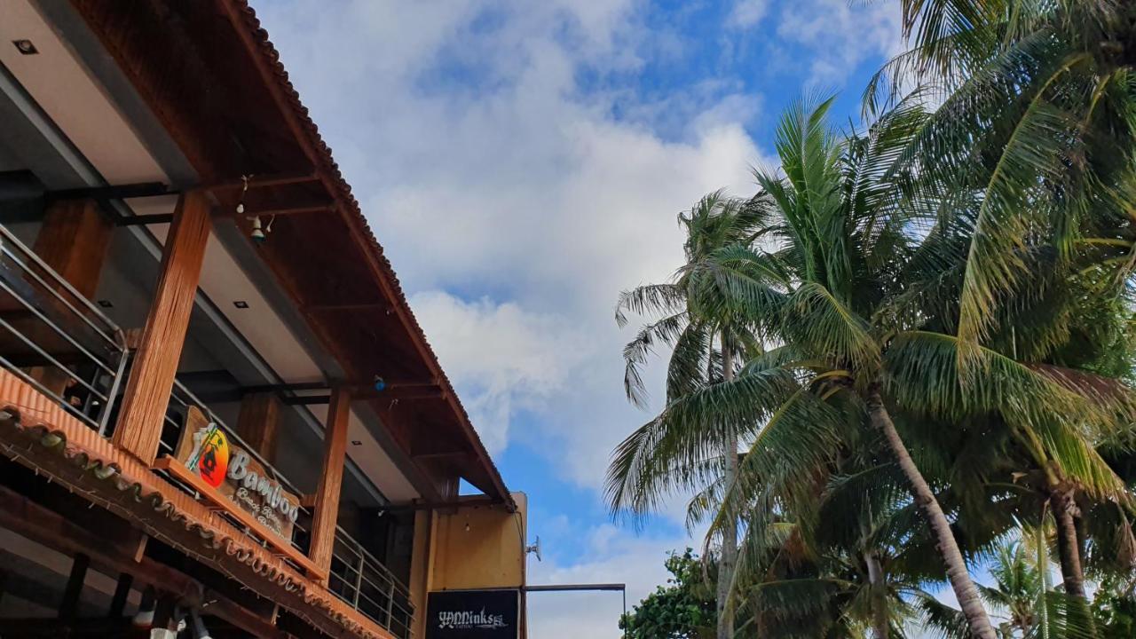 Bamboo Beach Resort & Restaurant Manoc-Manoc Buitenkant foto
