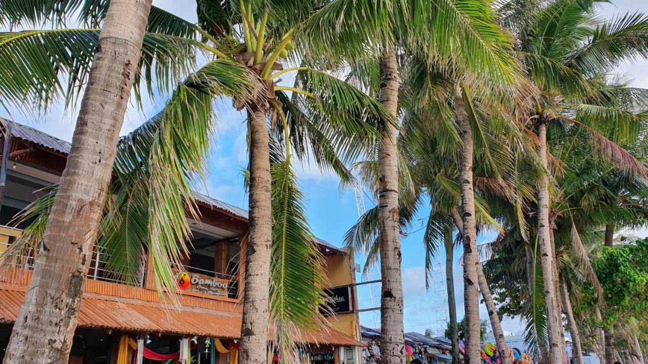 Bamboo Beach Resort & Restaurant Manoc-Manoc Buitenkant foto